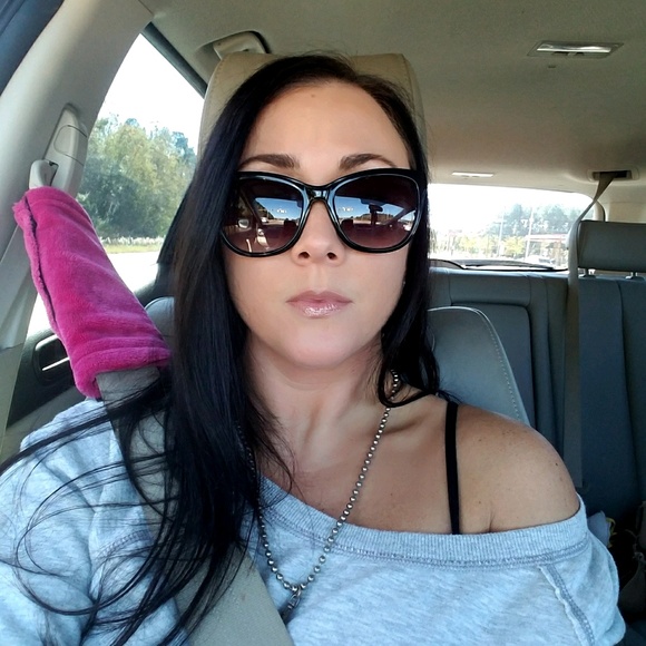 Meet your Posher, Courtney - Picture 1 of 1